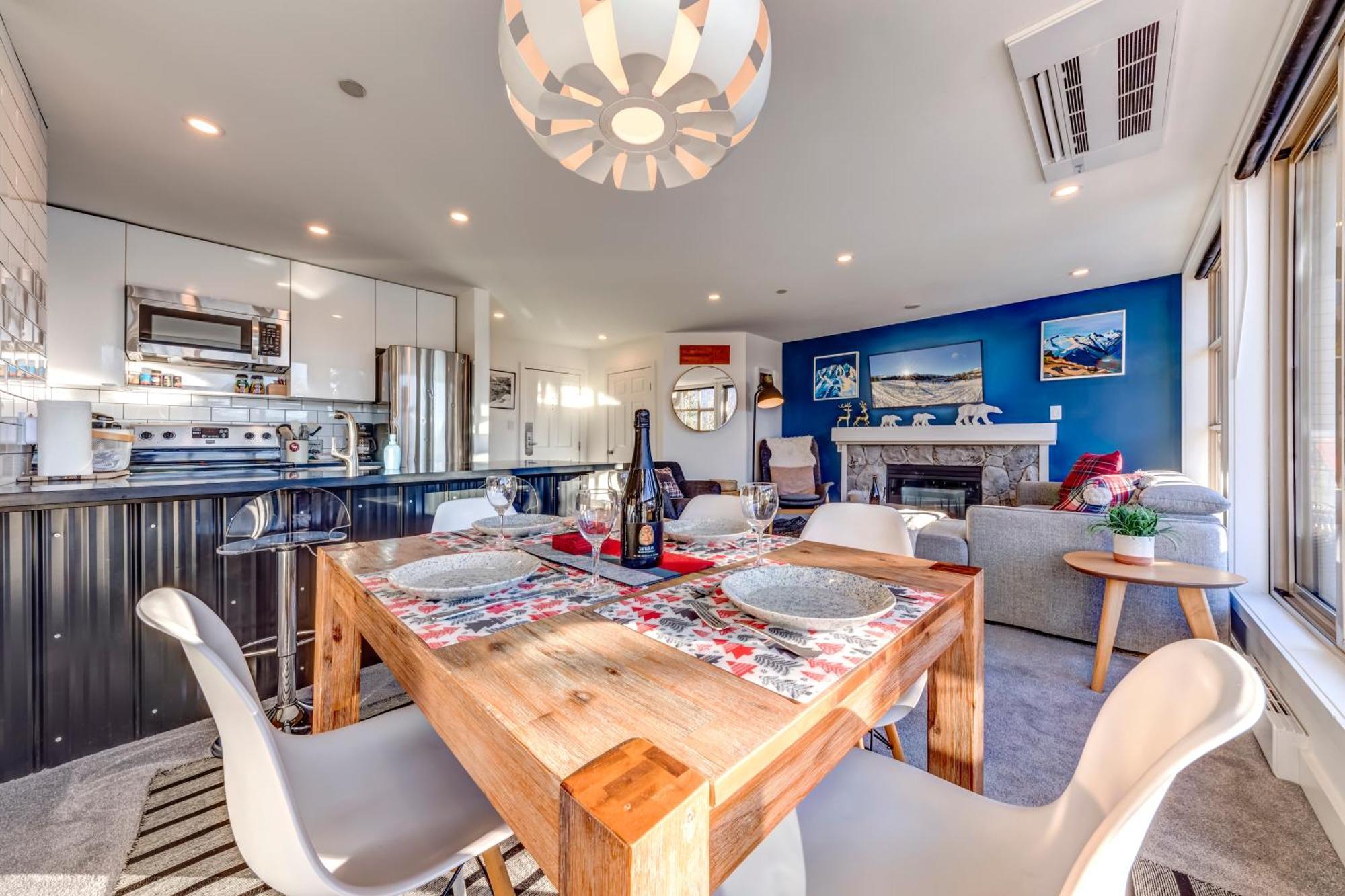 The Lookout Penthouse // A Luxe Suite In Whistler Exteriör bild