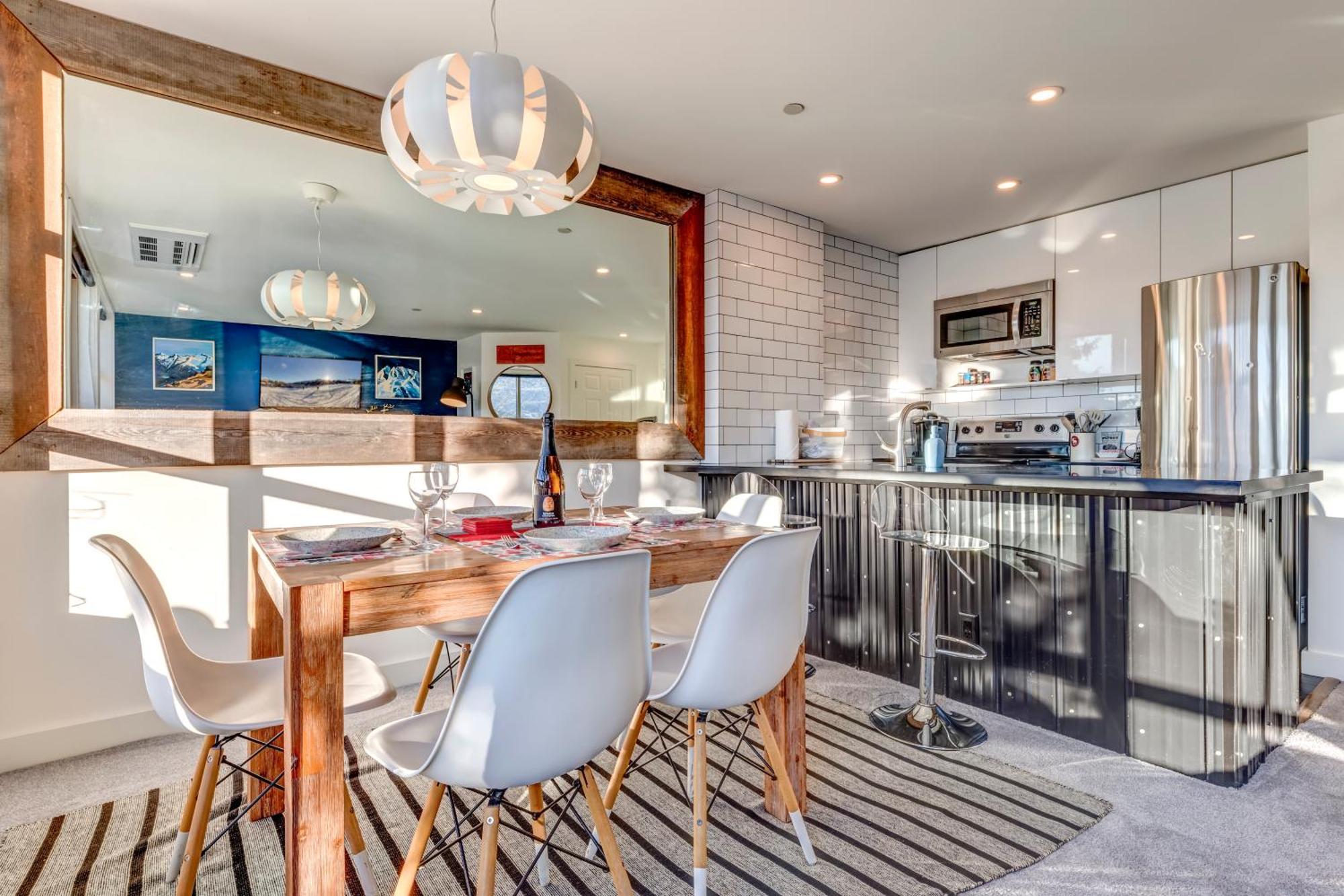 The Lookout Penthouse // A Luxe Suite In Whistler Exteriör bild