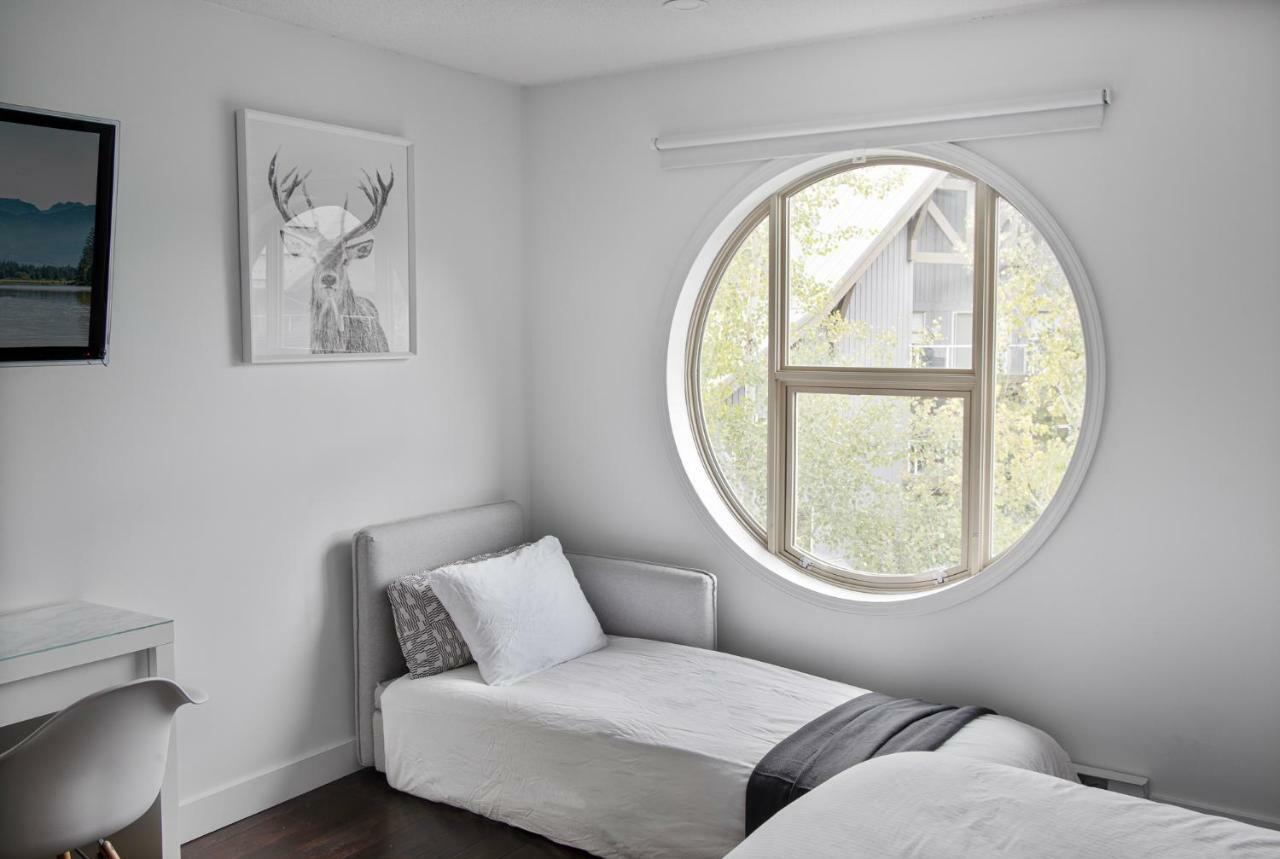 The Lookout Penthouse // A Luxe Suite In Whistler Exteriör bild